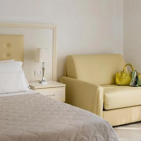 Residence Suite Smeraldo Ричоне Екстериор снимка
