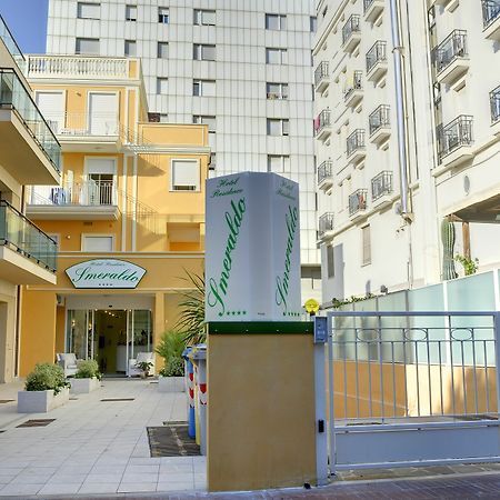Residence Suite Smeraldo Ричоне Екстериор снимка