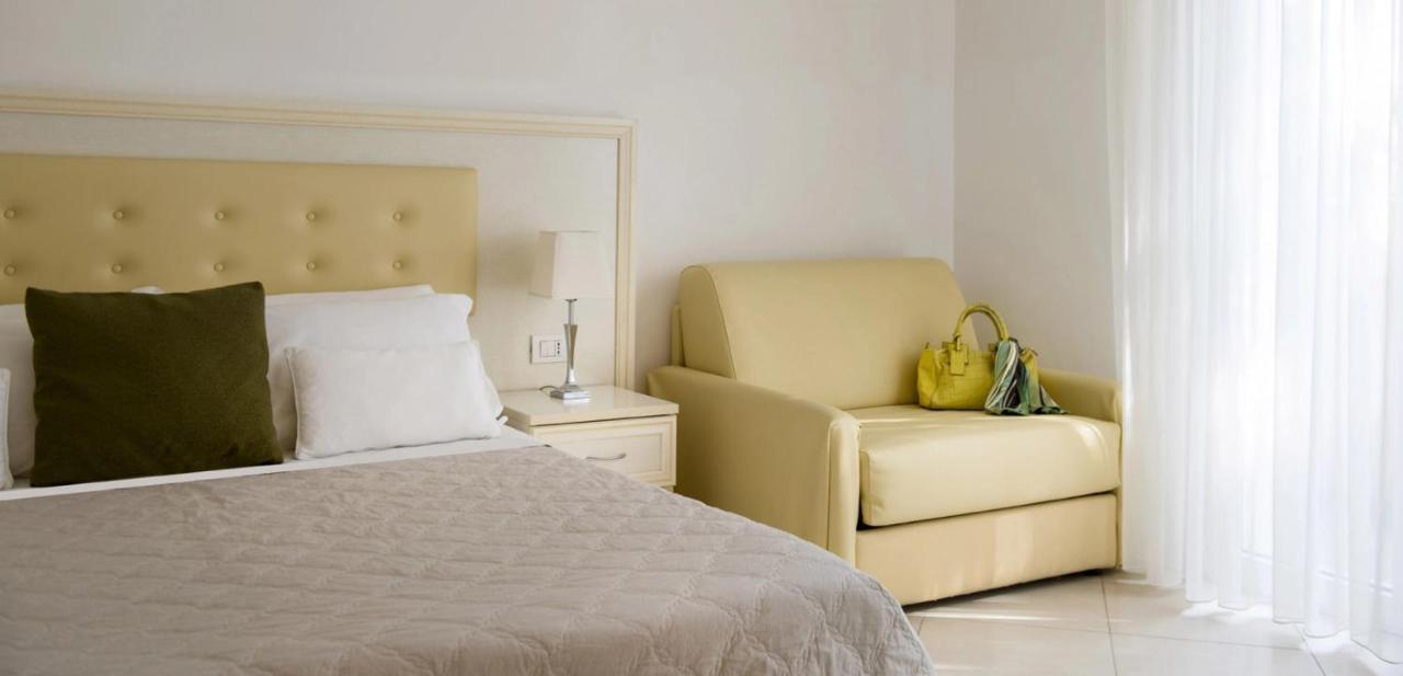 Residence Suite Smeraldo Ричоне Екстериор снимка