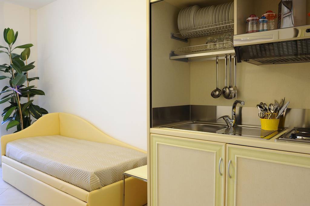 Residence Suite Smeraldo Ричоне Екстериор снимка