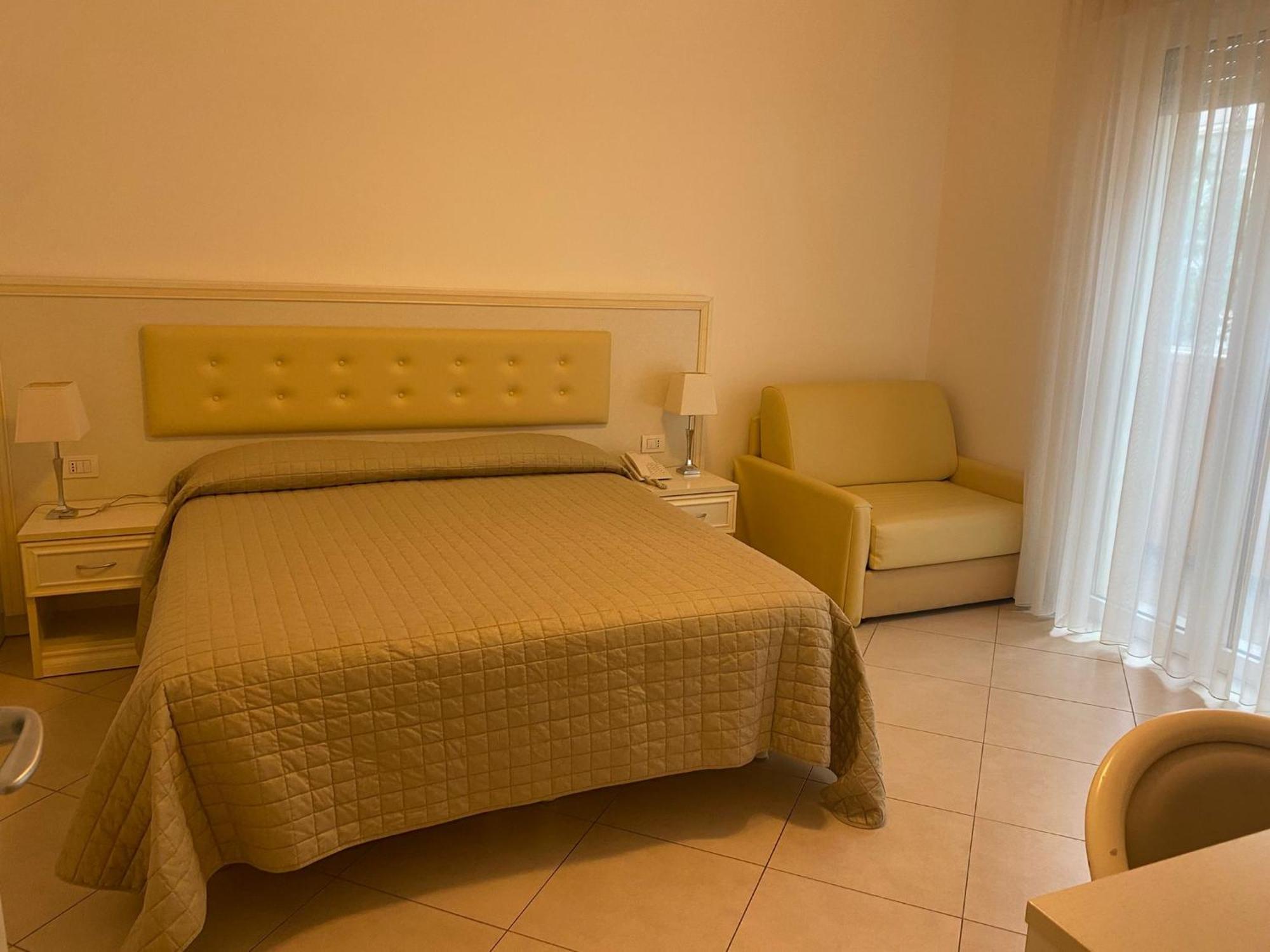 Residence Suite Smeraldo Ричоне Екстериор снимка