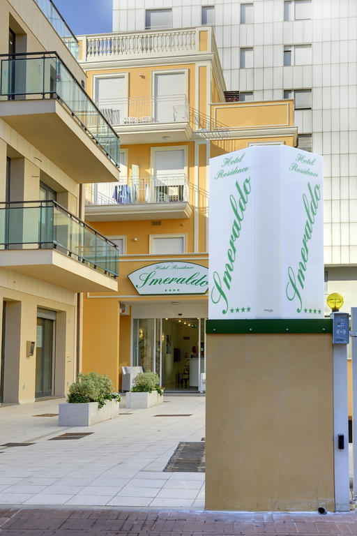 Residence Suite Smeraldo Ричоне Екстериор снимка