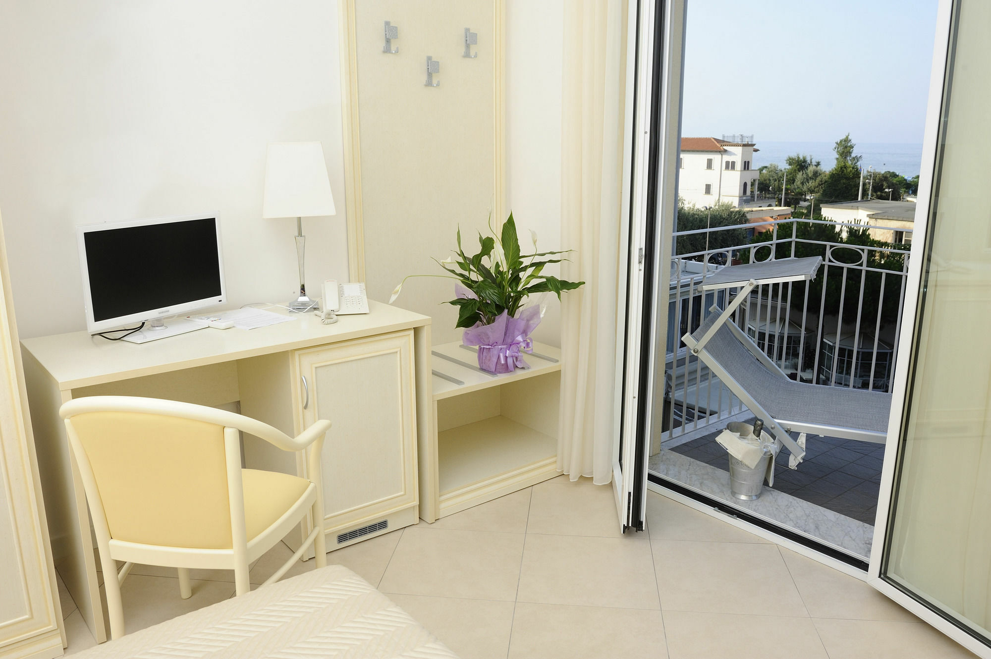 Residence Suite Smeraldo Ричоне Екстериор снимка