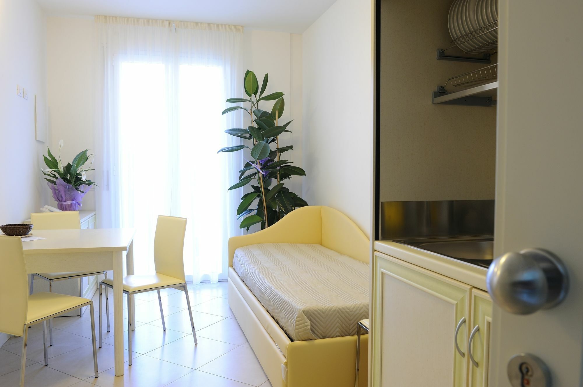 Residence Suite Smeraldo Ричоне Екстериор снимка