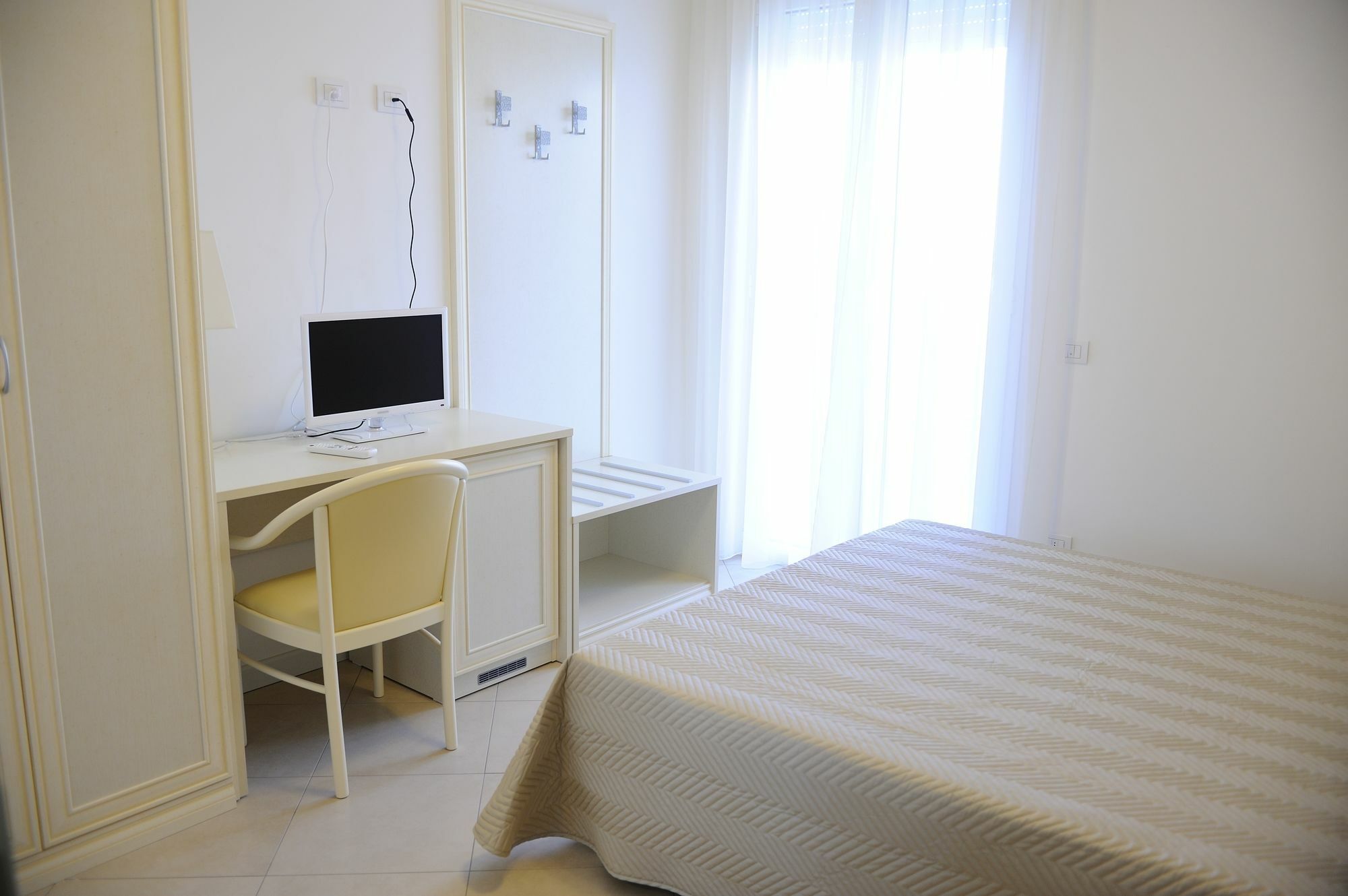 Residence Suite Smeraldo Ричоне Екстериор снимка