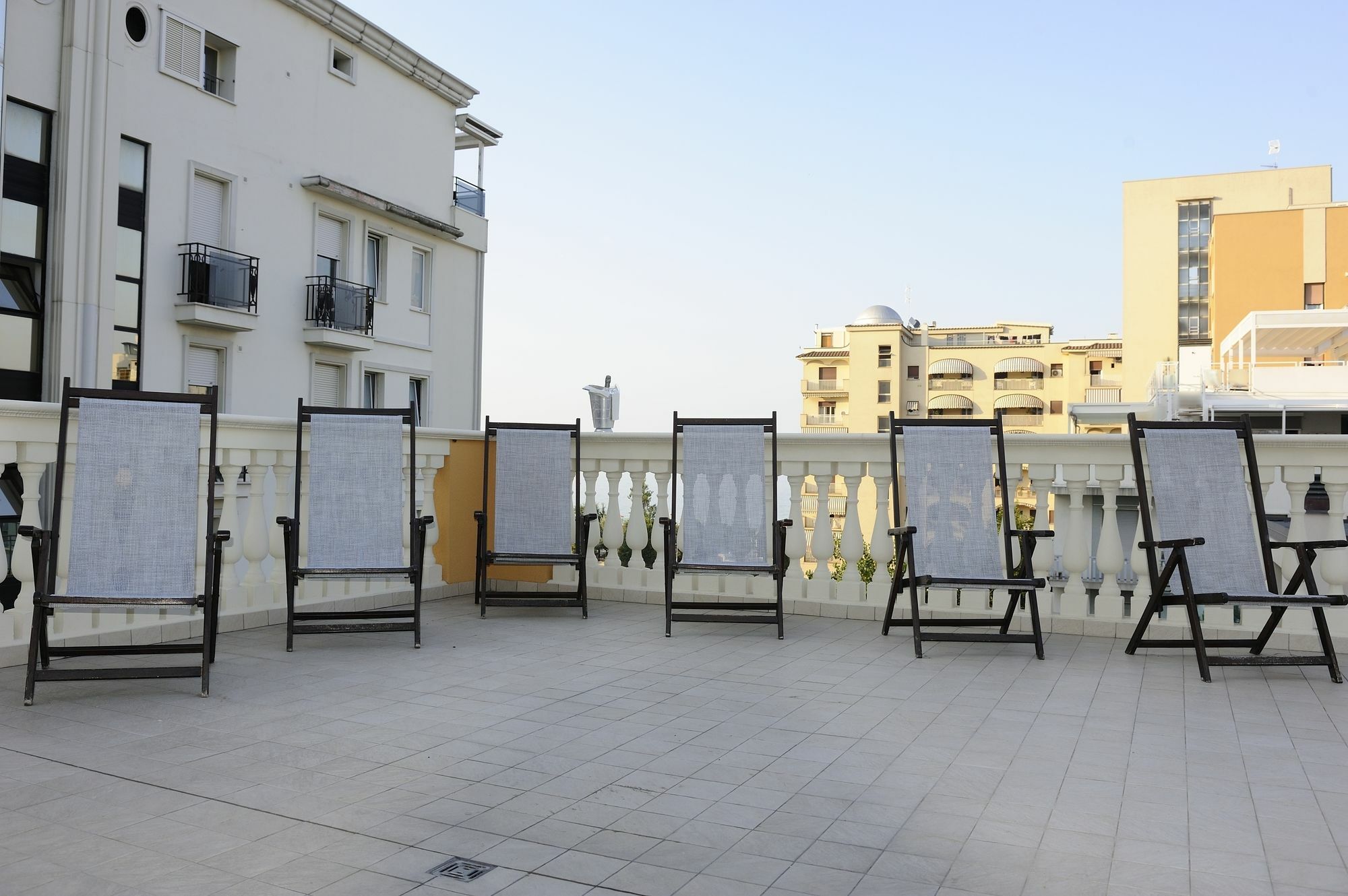 Residence Suite Smeraldo Ричоне Екстериор снимка