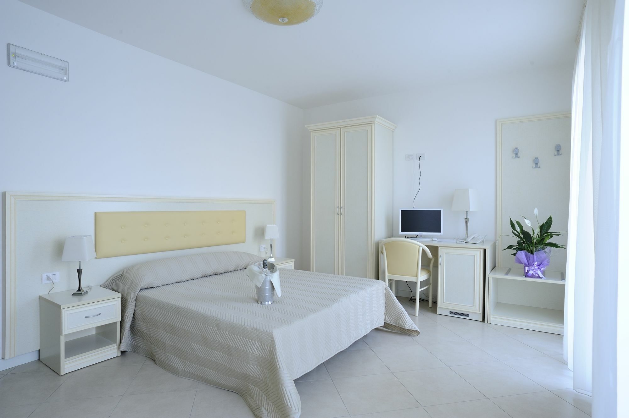 Residence Suite Smeraldo Ричоне Екстериор снимка